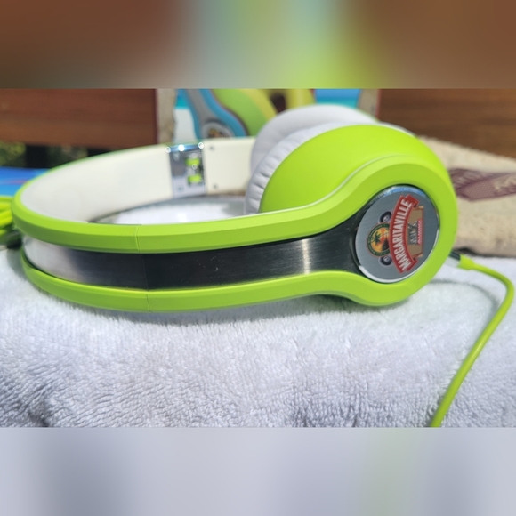 Margaritaville over ear headphones - Picture 2 of 6